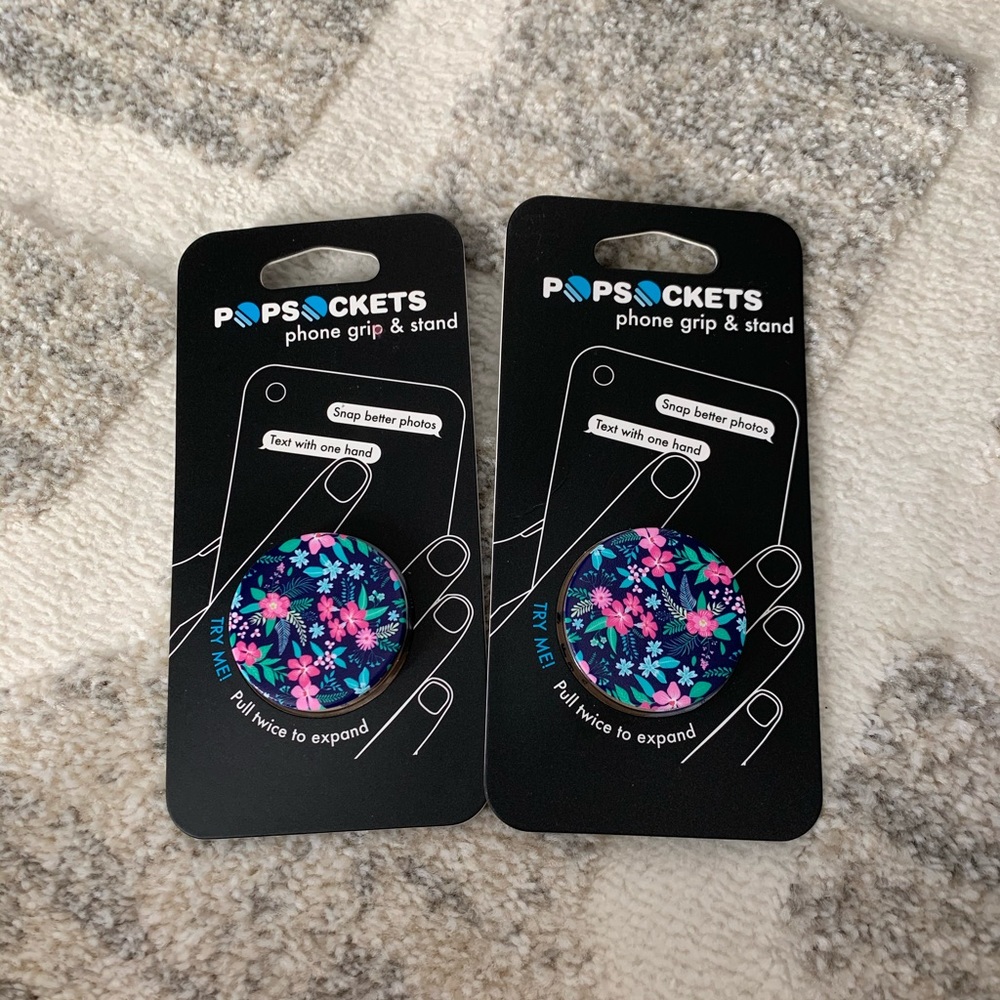 Pop sockets *NWT*